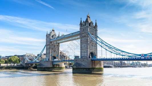 泰晤士河上塔桥的视图伦敦英国图片