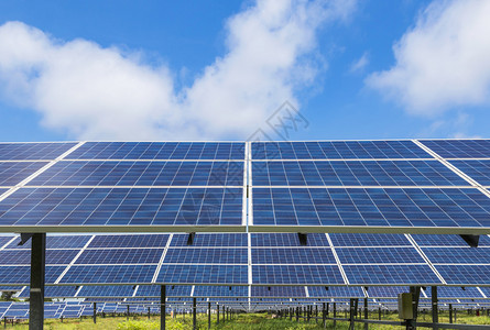 太阳能发电站中的太阳能电池板光伏可再生能图片