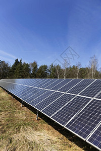 秋天自然的太阳能发电站背景图片
