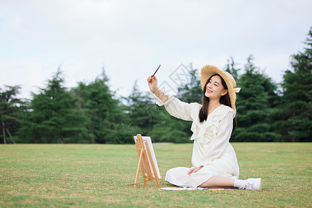 年轻美女户外绘画写生绘画材料高清图片素材