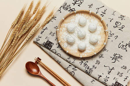 中国传统元宵节生汤圆图片