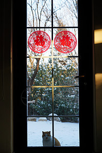 雪花剪纸窗户雪景背景