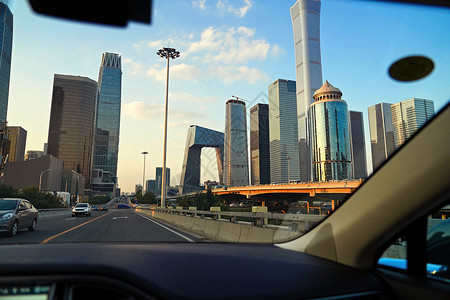 从车窗看北京国贸高楼大厦图片