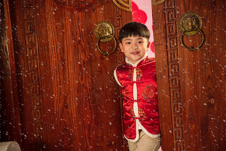 快乐的小男孩庆祝新年图片