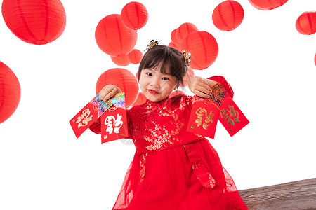 快乐的小女孩拿着红包高清图片