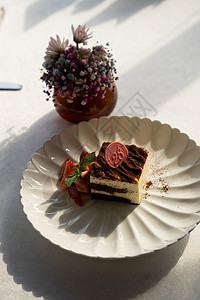 草莓装饰蛋糕提拉米苏背景