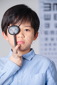 小学男生测视力儿童高清图片素材