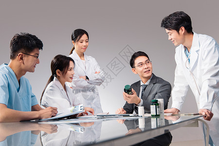 医药销售代表和医生交流青年人高清图片素材
