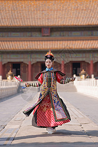 清朝女身穿清宫服的青年女人背景