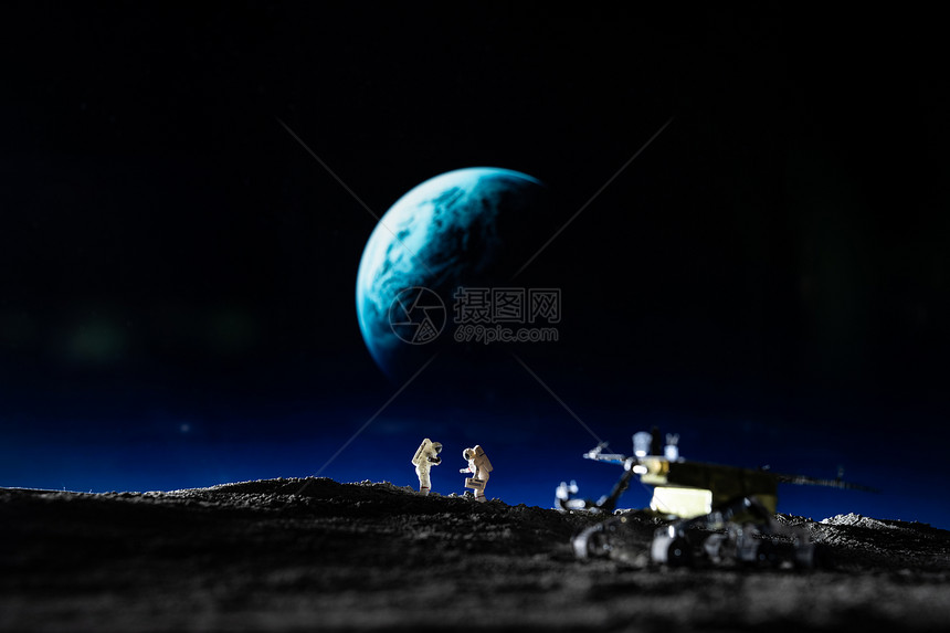 宇航员建立空间站图片