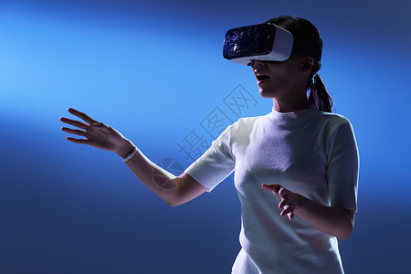 冲浪设计素材戴VR眼镜的商务女士背景