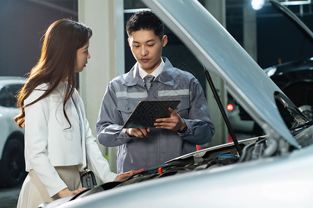 4s店保养汽车维修保养人员和顾客沟通背景