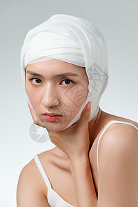青年女人做面部整形手术影棚白色背景高清图片素材