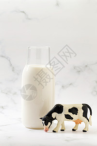 牛奶和奶牛牛奶瓶与奶牛高清图片