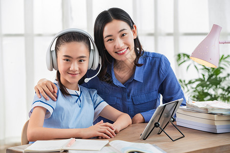 电子教室老师和学生一对一在线教育背景