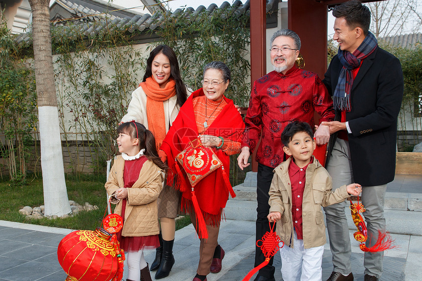 幸福的大家庭庆祝新年图片