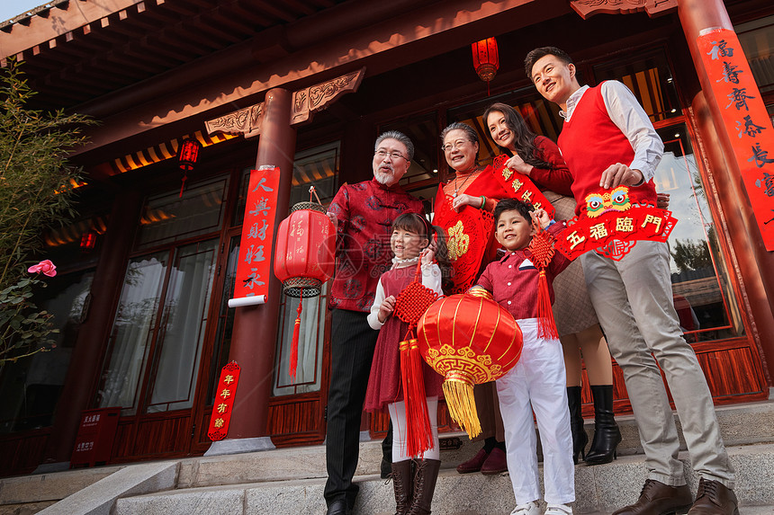 幸福的大家庭庆贺新年图片