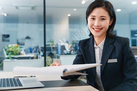 营销经理青年女客服人员背景