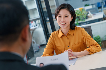 青年女人参加工作面试商务人士高清图片素材