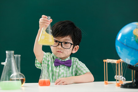 地球生物小学生上化学课背景