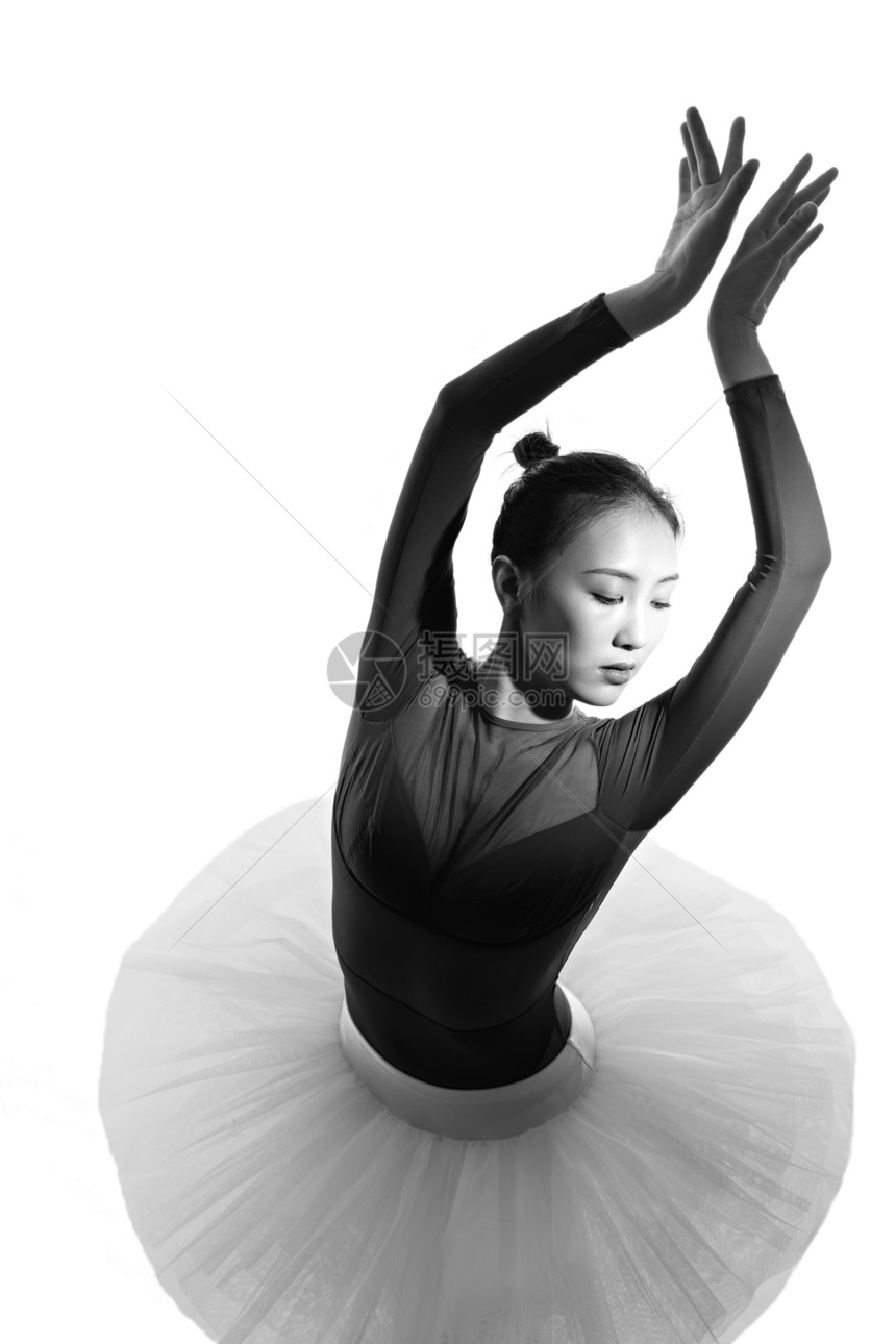青年女人跳芭蕾舞图片