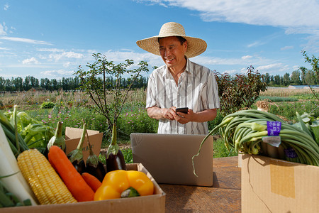 农民在线直播销售农产品户外高清图片素材