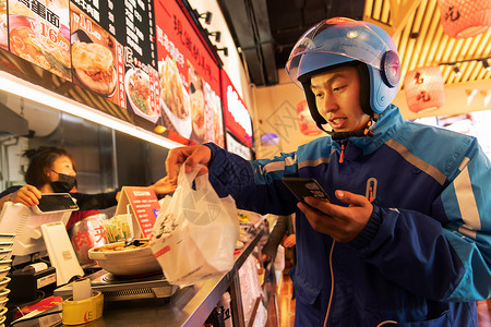 外卖员在餐厅取餐工作服高清图片素材