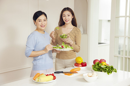 妈妈母亲节形象母女居家厨房烹饪做菜形象背景