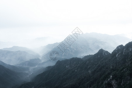 云雾缭绕的浙江大明山景区高清图片