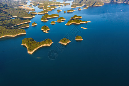  航拍杭州千岛湖景区背景图片