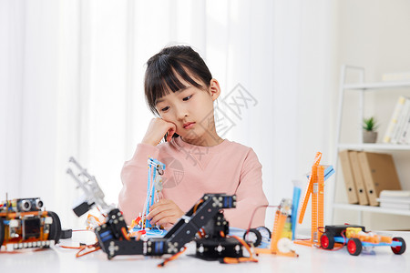 小女孩对机器人编程不感兴趣工业高清图片素材