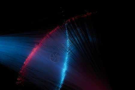 电缆线条红色与蓝色光纤交织背景