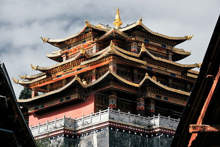 迪庆州云南香格里拉独克宗古城月光城的大佛寺背景
