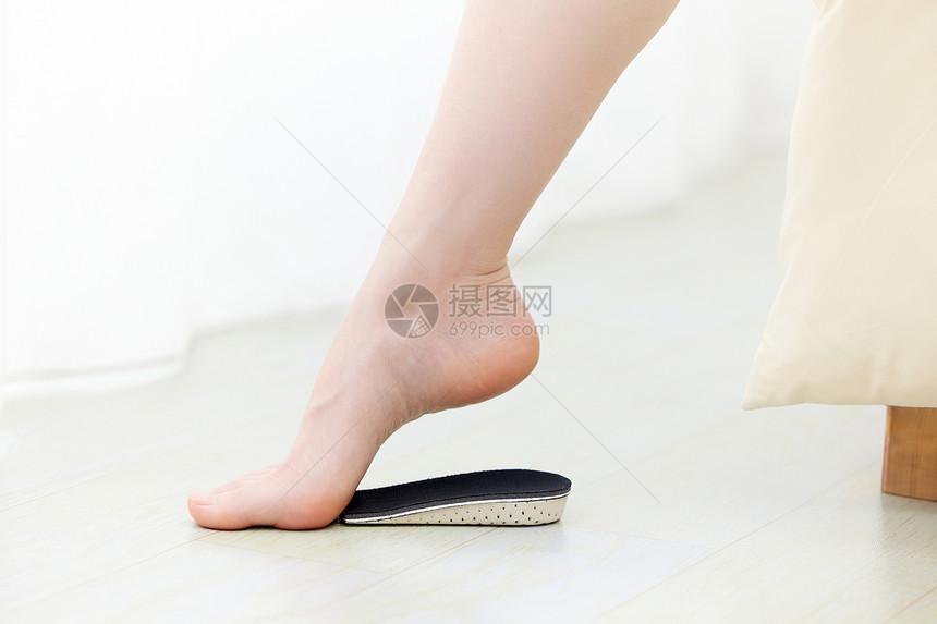 女子足部鞋垫图片