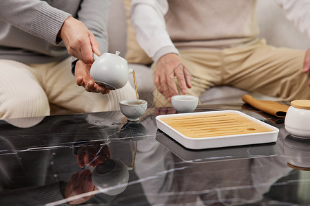 倒茶手部特写高清图片