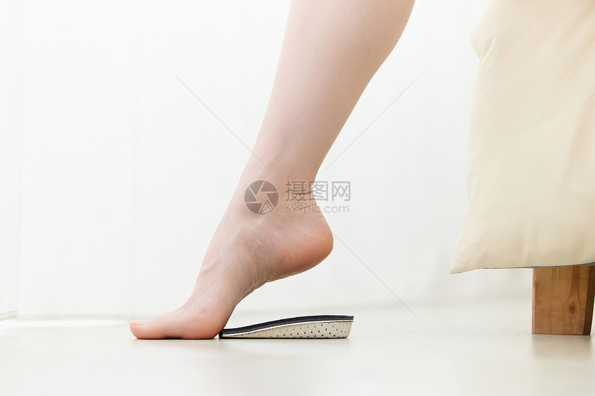 女子足底增高鞋垫图片