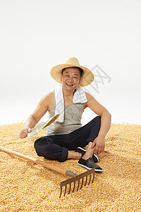 农民玉米丰收喜悦心情图片