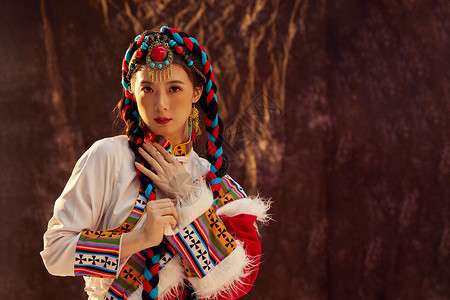 穿着藏族服饰的女性民族风情高清图片素材