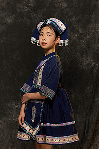 小女孩壮族少数民族文艺形象图片