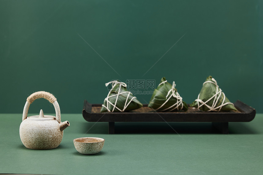 端午节传统粽子一壶茶图片
