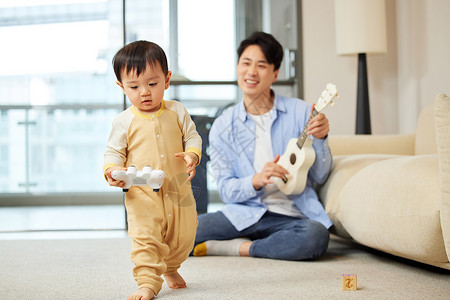 父亲居家陪伴孩子成长小孩子高清图片素材