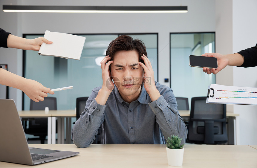 商务白领男性职场 压力大图片