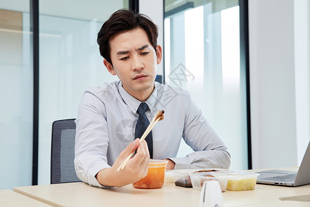 没害商务白领男性吃饭没食欲背景