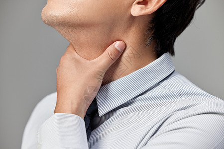 喉咙疼痛商务男性喉咙难受特写背景