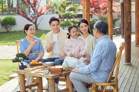 中秋节家庭团聚喝茶聊天背景图片
