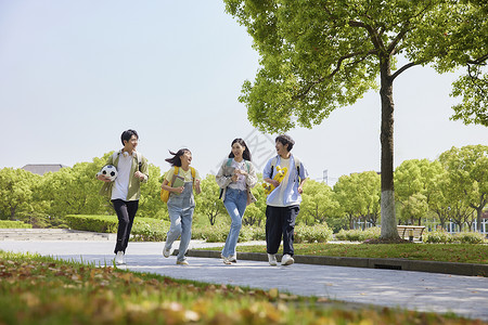 活力四射的青年大学生图片