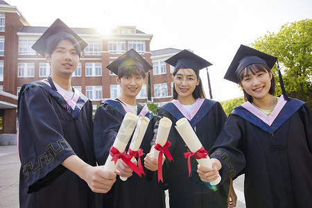 大学生展示毕业证书形象毕业生高清图片素材