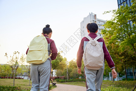 小男孩上学小学生放学背影背景