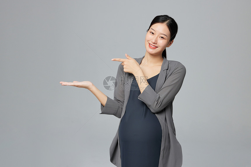 白领孕妇女性展示手势图片