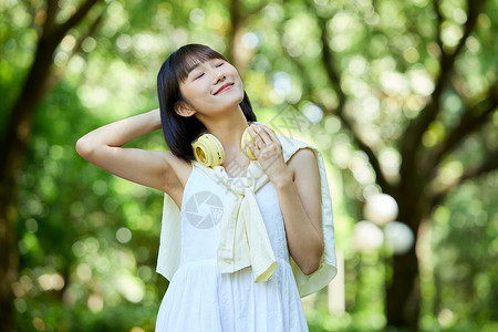 青春活力女大学生图片